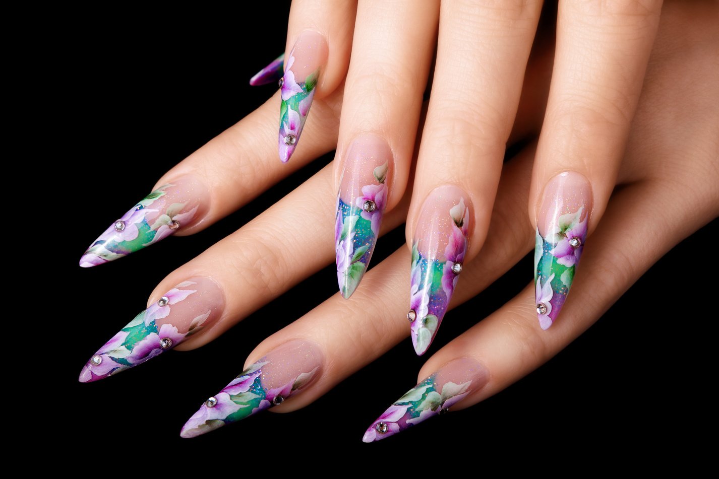 Design female nails.